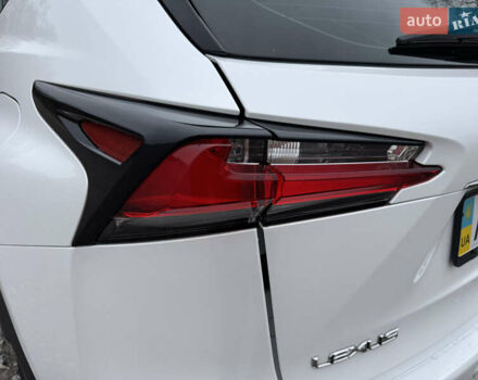 Білий Лексус НХ, об'ємом двигуна 1.99 л та пробігом 103 тис. км за 21500 $, фото 12 на Automoto.ua