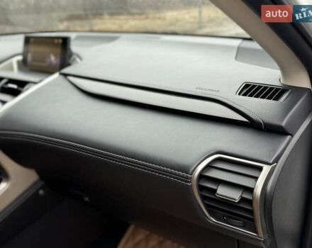 Белый Лексус НХ, объемом двигателя 2 л и пробегом 137 тыс. км за 19500 $, фото 76 на Automoto.ua