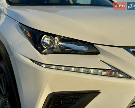 Белый Лексус НХ, объемом двигателя 2 л и пробегом 107 тыс. км за 21999 $, фото 6 на Automoto.ua