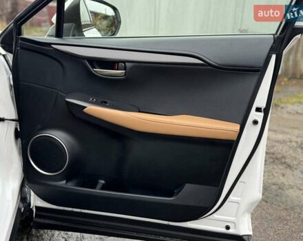 Белый Лексус НХ, объемом двигателя 2 л и пробегом 137 тыс. км за 19500 $, фото 70 на Automoto.ua