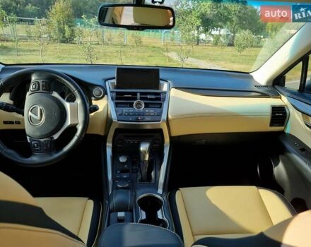 Белый Лексус НХ, объемом двигателя 2 л и пробегом 189 тыс. км за 23600 $, фото 14 на Automoto.ua