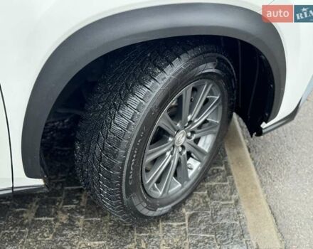 Белый Лексус НХ, объемом двигателя 2 л и пробегом 137 тыс. км за 19500 $, фото 24 на Automoto.ua