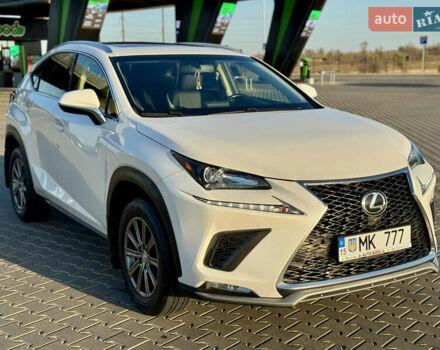 Белый Лексус НХ, объемом двигателя 2 л и пробегом 107 тыс. км за 21999 $, фото 1 на Automoto.ua