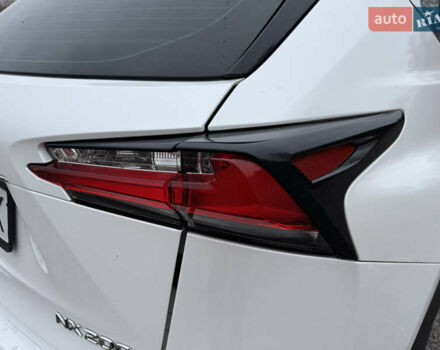 Білий Лексус НХ, об'ємом двигуна 1.99 л та пробігом 103 тис. км за 21500 $, фото 11 на Automoto.ua