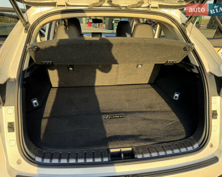 Белый Лексус НХ, объемом двигателя 2 л и пробегом 107 тыс. км за 21999 $, фото 50 на Automoto.ua