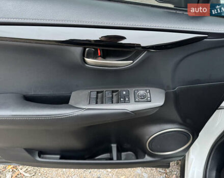 Білий Лексус НХ, об'ємом двигуна 1.99 л та пробігом 103 тис. км за 21500 $, фото 26 на Automoto.ua