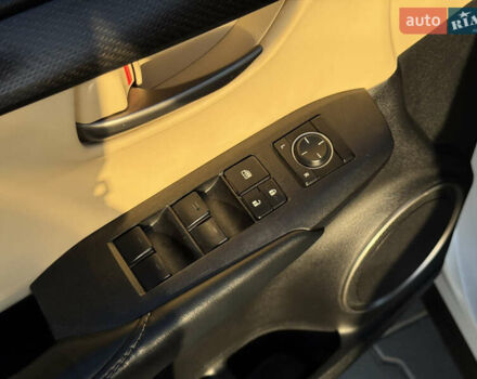 Белый Лексус НХ, объемом двигателя 2 л и пробегом 107 тыс. км за 21999 $, фото 12 на Automoto.ua