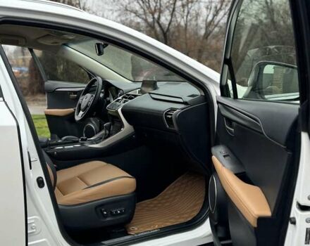 Белый Лексус НХ, объемом двигателя 2 л и пробегом 137 тыс. км за 19500 $, фото 72 на Automoto.ua