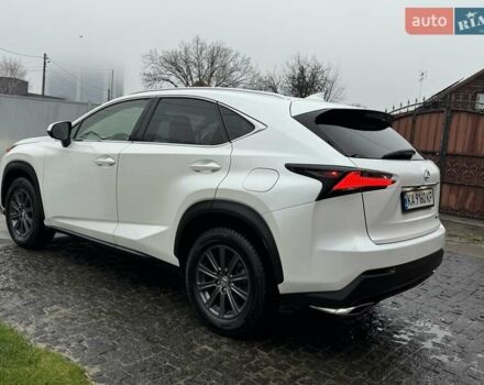 Белый Лексус НХ, объемом двигателя 2 л и пробегом 137 тыс. км за 19500 $, фото 6 на Automoto.ua