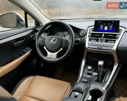 Белый Лексус НХ, объемом двигателя 2 л и пробегом 137 тыс. км за 19500 $, фото 37 на Automoto.ua