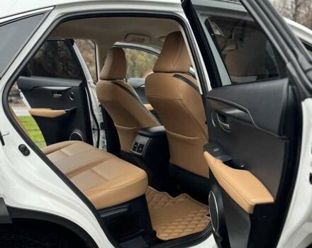 Белый Лексус НХ, объемом двигателя 2 л и пробегом 137 тыс. км за 19500 $, фото 63 на Automoto.ua