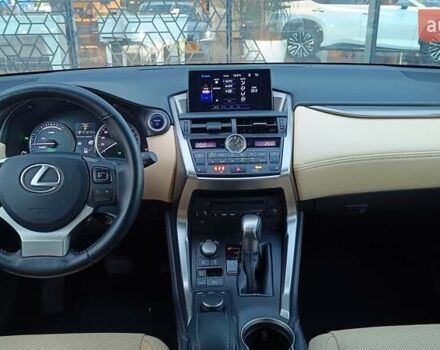 Белый Лексус НХ, объемом двигателя 2.19 л и пробегом 107 тыс. км за 28887 $, фото 7 на Automoto.ua