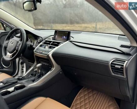 Белый Лексус НХ, объемом двигателя 2 л и пробегом 137 тыс. км за 19500 $, фото 75 на Automoto.ua