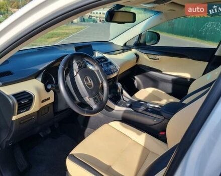 Білий Лексус НХ, об'ємом двигуна 1.99 л та пробігом 190 тис. км за 21500 $, фото 4 на Automoto.ua