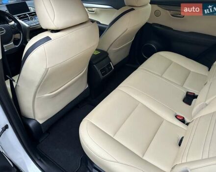 Лексус НХ 2016 у Києві на Automoto.ua Білий Лексус НХ, об'ємом двигуна 2.49 л та пробігом 108 тис. км за 26000 $, фото 20 на Automoto.ua