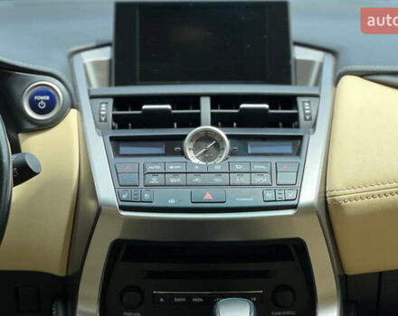 Белый Лексус НХ, объемом двигателя 2.5 л и пробегом 120 тыс. км за 28900 $, фото 14 на Automoto.ua