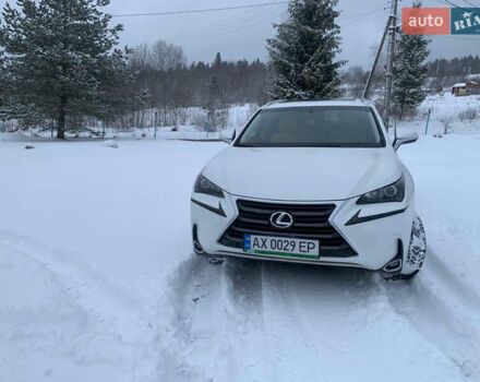 Белый Лексус НХ, объемом двигателя 2 л и пробегом 46 тыс. км за 25500 $, фото 1 на Automoto.ua