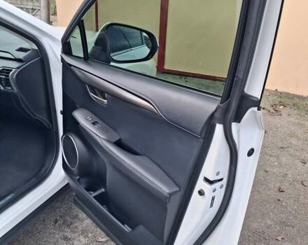 Білий Лексус НХ, об'ємом двигуна 2 л та пробігом 82 тис. км за 27300 $, фото 3 на Automoto.ua