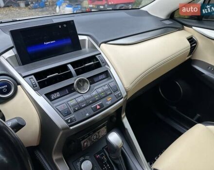Лексус НХ 2016 у Києві на Automoto.ua Білий Лексус НХ, об'ємом двигуна 2.49 л та пробігом 108 тис. км за 26000 $, фото 16 на Automoto.ua
