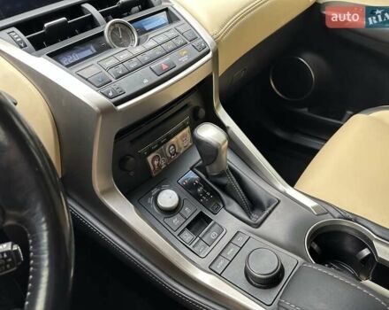 Лексус НХ 2016 у Києві на Automoto.ua Білий Лексус НХ, об'ємом двигуна 2.49 л та пробігом 108 тис. км за 26000 $, фото 18 на Automoto.ua