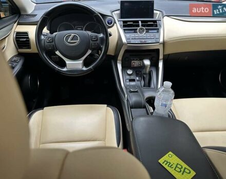 Лексус НХ 2016 у Києві на Automoto.ua Білий Лексус НХ, об'ємом двигуна 2.49 л та пробігом 108 тис. км за 26000 $, фото 22 на Automoto.ua