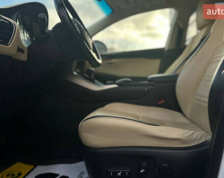 Белый Лексус НХ, объемом двигателя 2 л и пробегом 119 тыс. км за 21500 $, фото 6 на Automoto.ua