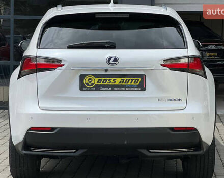 Белый Лексус НХ, объемом двигателя 2.5 л и пробегом 120 тыс. км за 28900 $, фото 3 на Automoto.ua