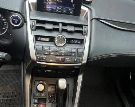 Белый Лексус НХ, объемом двигателя 2.5 л и пробегом 135 тыс. км за 29700 $, фото 6 на Automoto.ua