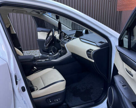 Білий Лексус НХ, об'ємом двигуна 2 л та пробігом 58 тис. км за 24000 $, фото 19 на Automoto.ua