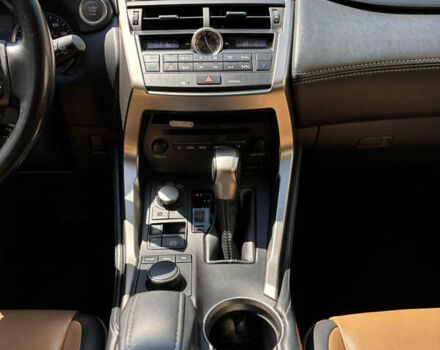 Білий Лексус НХ, об'ємом двигуна 2 л та пробігом 107 тис. км за 24800 $, фото 8 на Automoto.ua