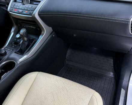 Білий Лексус НХ, об'ємом двигуна 2.49 л та пробігом 129 тис. км за 21900 $, фото 21 на Automoto.ua