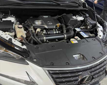 Белый Лексус НХ, объемом двигателя 2 л и пробегом 98 тыс. км за 27500 $, фото 1 на Automoto.ua