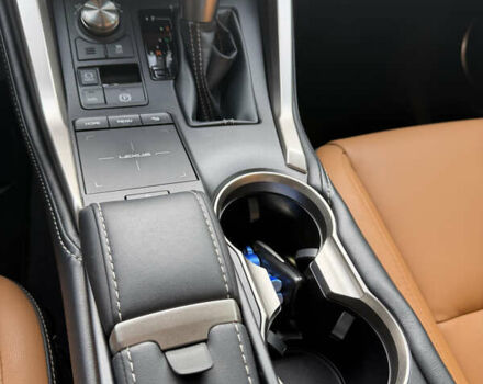 Белый Лексус НХ, объемом двигателя 2 л и пробегом 98 тыс. км за 27500 $, фото 5 на Automoto.ua