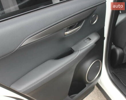 Белый Лексус НХ, объемом двигателя 2 л и пробегом 58 тыс. км за 25999 $, фото 27 на Automoto.ua