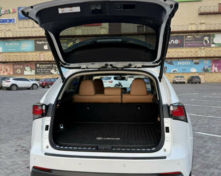 Білий Лексус НХ, об'ємом двигуна 2 л та пробігом 90 тис. км за 25500 $, фото 6 на Automoto.ua