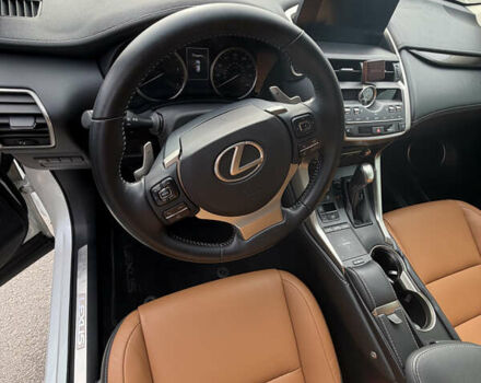 Белый Лексус НХ, объемом двигателя 2 л и пробегом 98 тыс. км за 27500 $, фото 4 на Automoto.ua