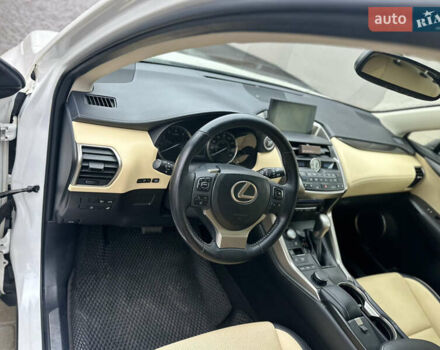 Белый Лексус НХ, объемом двигателя 2 л и пробегом 105 тыс. км за 21900 $, фото 3 на Automoto.ua