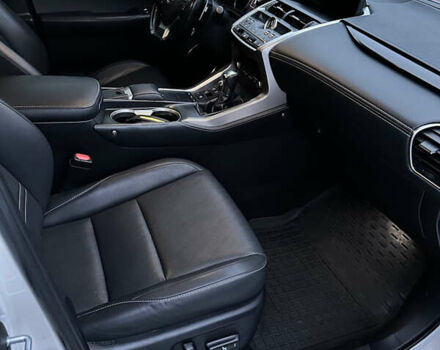 Білий Лексус НХ, об'ємом двигуна 2.49 л та пробігом 128 тис. км за 32000 $, фото 8 на Automoto.ua