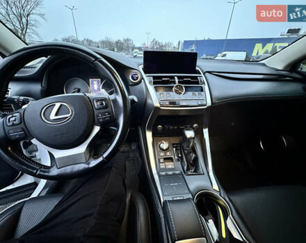 Білий Лексус НХ, об'ємом двигуна 2.49 л та пробігом 128 тис. км за 32000 $, фото 5 на Automoto.ua