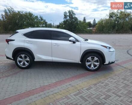 Белый Лексус НХ, объемом двигателя 2.49 л и пробегом 71 тыс. км за 30500 $, фото 4 на Automoto.ua