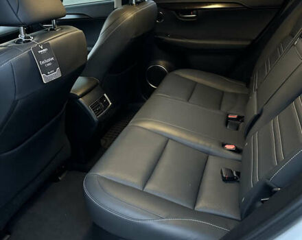 Білий Лексус НХ, об'ємом двигуна 2.49 л та пробігом 128 тис. км за 32000 $, фото 6 на Automoto.ua