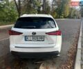 Белый Лексус НХ, объемом двигателя 2 л и пробегом 233 тыс. км за 22000 $, фото 3 на Automoto.ua