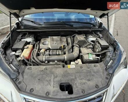 Белый Лексус НХ, объемом двигателя 2 л и пробегом 233 тыс. км за 22000 $, фото 19 на Automoto.ua