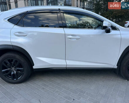 Білий Лексус НХ, об'ємом двигуна 1.99 л та пробігом 80 тис. км за 30000 $, фото 4 на Automoto.ua
