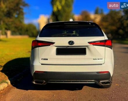 Белый Лексус НХ, объемом двигателя 2 л и пробегом 100 тыс. км за 33000 $, фото 3 на Automoto.ua