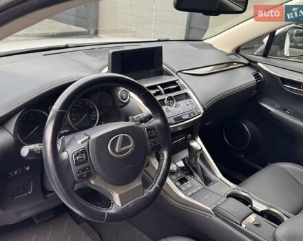 Білий Лексус НХ, об'ємом двигуна 1.99 л та пробігом 66 тис. км за 32900 $, фото 9 на Automoto.ua