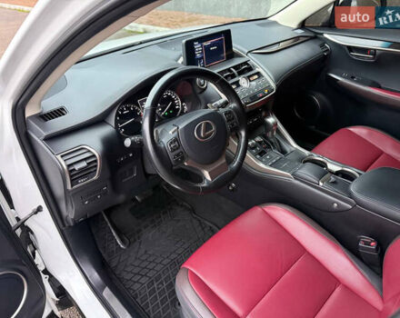 Білий Лексус НХ, об'ємом двигуна 1.99 л та пробігом 186 тис. км за 28300 $, фото 10 на Automoto.ua
