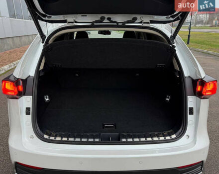 Білий Лексус НХ, об'ємом двигуна 1.99 л та пробігом 186 тис. км за 28300 $, фото 25 на Automoto.ua