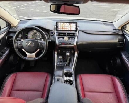 Білий Лексус НХ, об'ємом двигуна 2.5 л та пробігом 40 тис. км за 16000 $, фото 6 на Automoto.ua