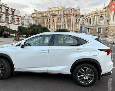 Белый Лексус НХ, объемом двигателя 1.99 л и пробегом 66 тыс. км за 32000 $, фото 2 на Automoto.ua